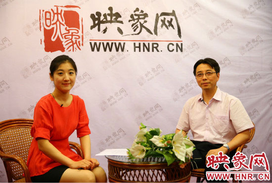 南京大學(xué)河南招生組負(fù)責(zé)人武港山教授做客映象網(wǎng)2014高招“名校面對面”系列視頻訪談。 南京大學(xué)河南招生組負(fù)責(zé)人武港山教授做客映象網(wǎng)2014高招“名校面對面”系列視頻訪談。