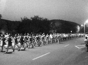 廣場舞大媽“轉(zhuǎn)行”，徐州每晚萬人暴走