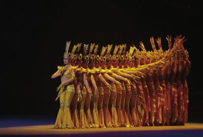 在歡迎晚宴上，上演經(jīng)典節(jié)目千手觀音。新華社發(fā)