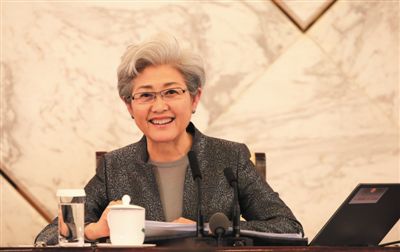 3月4日，十二屆全國(guó)人大三次會(huì)議在人民大會(huì)堂舉行新聞發(fā)布會(huì)，大會(huì)發(fā)言人傅瑩回答中外記者的提問(wèn)。
