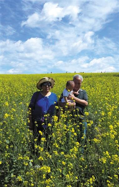 事故之前，老兩口的合影，李春同說，老兩口一輩子很少一起照相。家屬供圖