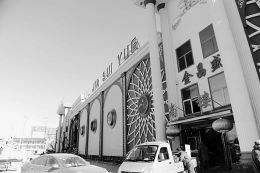 還沒(méi)拆除的建筑仍保留著原來(lái)的樣子