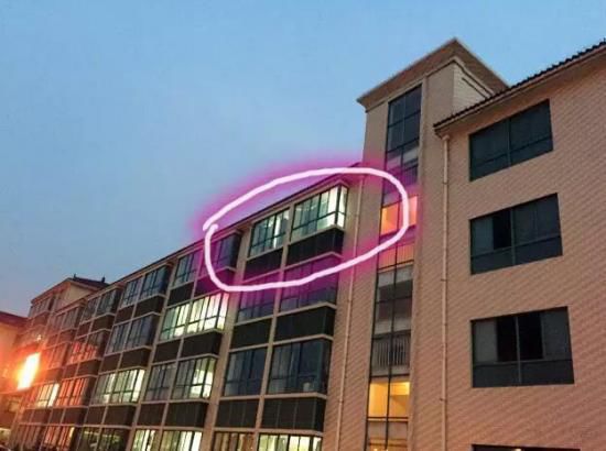 就在這間教室，吳老師在監(jiān)考中過世。