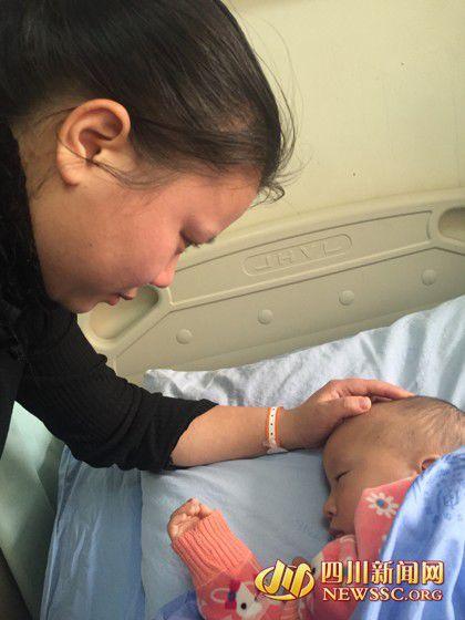 徐女士看著睡著的兒子，心里為手術(shù)費(fèi)發(fā)愁