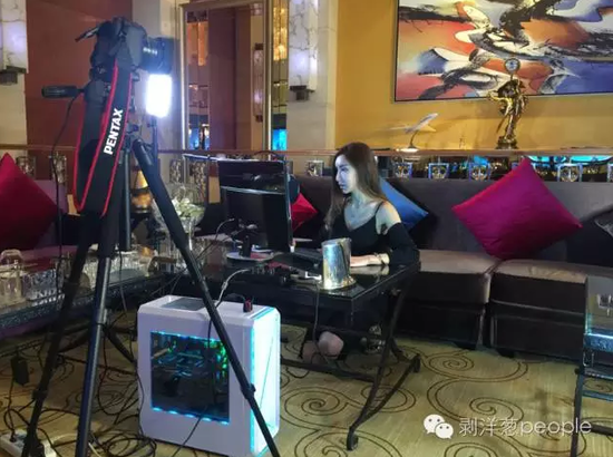 直播中的王瑞兒。攝影：于亞妮