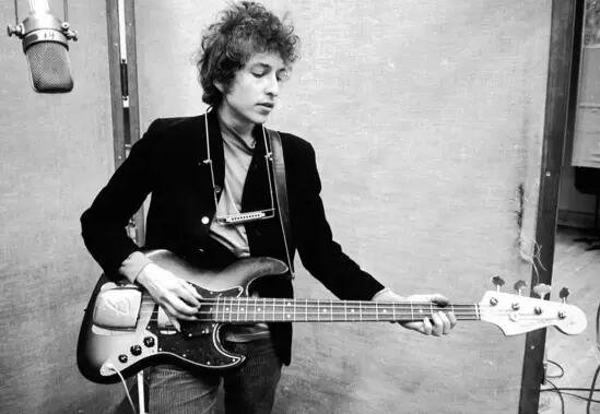 此處外事兒(微信ID：xjb-waishier)要替一個(gè)人心疼10秒鐘——自2009年以來連續(xù)八年被視為諾貝爾文學(xué)獎(jiǎng)熱門人選的日本作家村上春樹。