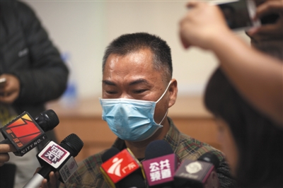 昨日，深圳，羅一笑的父親羅爾接受媒體采訪。圖/視覺中國