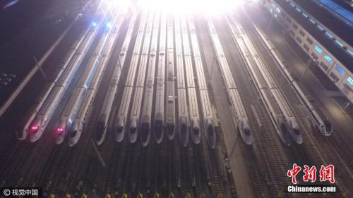 資料圖：高鐵“萬箭齊發(fā)”勢如“陸地航母”。 圖片來源：視覺中國