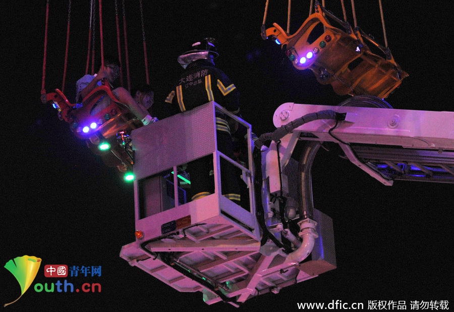 大連高空游樂設施出故障 游客被困20米高空