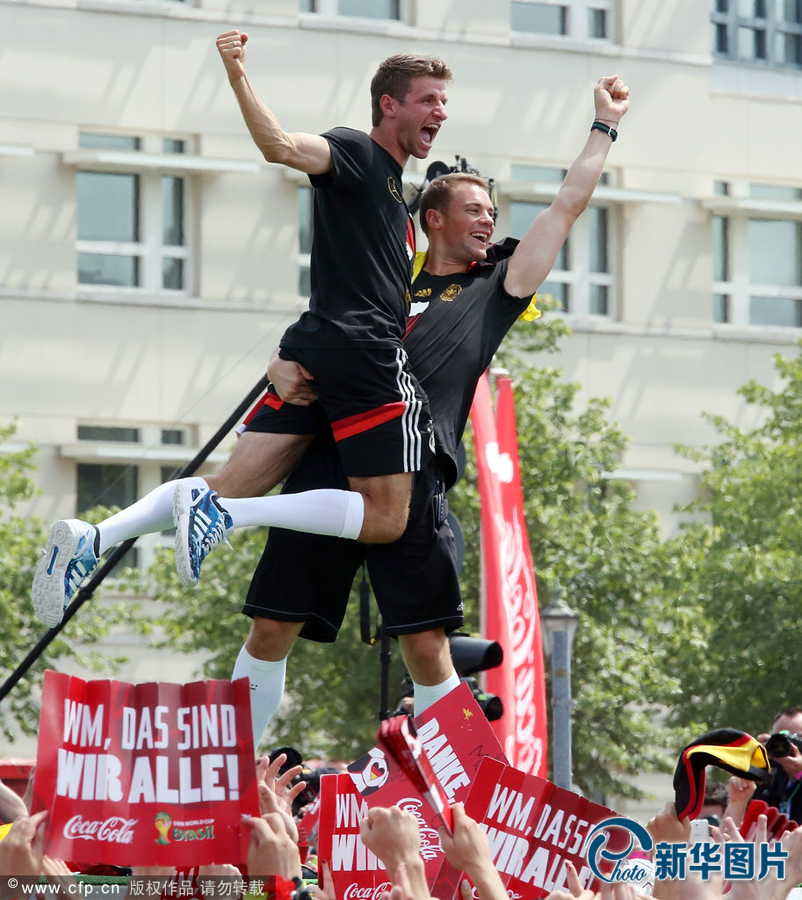 當(dāng)?shù)貢r(shí)間2014年7月15日，德國柏林，德國隊(duì)歸國舉行奪冠巡游
