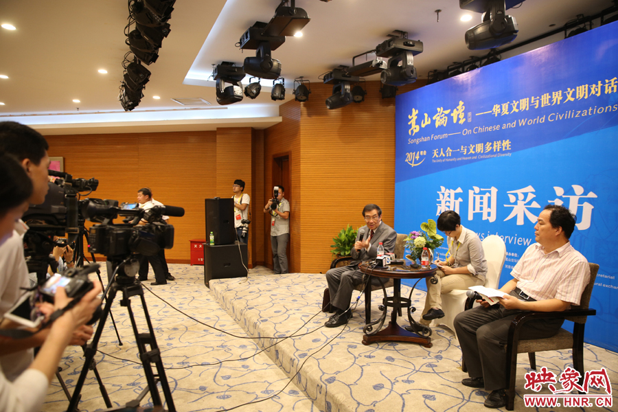 嵩山論壇新聞采訪現(xiàn)場(chǎng)。