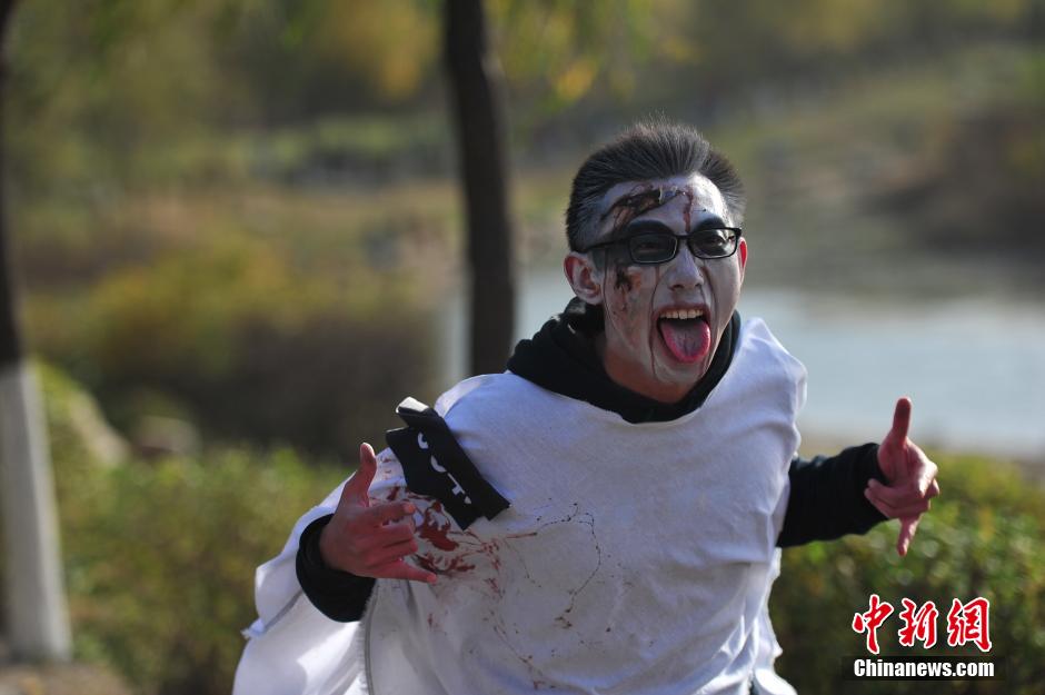 千余“僵尸”現(xiàn)沈陽街頭嚇哭過路小孩 千余“僵尸”現(xiàn)沈陽街頭嚇哭過路小孩