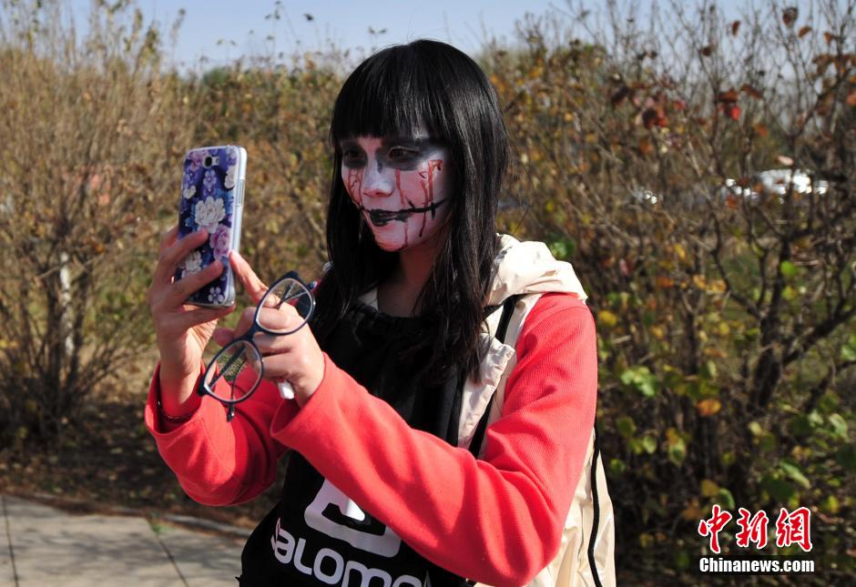 千余“僵尸”現(xiàn)沈陽街頭嚇哭過路小孩 千余“僵尸”現(xiàn)沈陽街頭嚇哭過路小孩