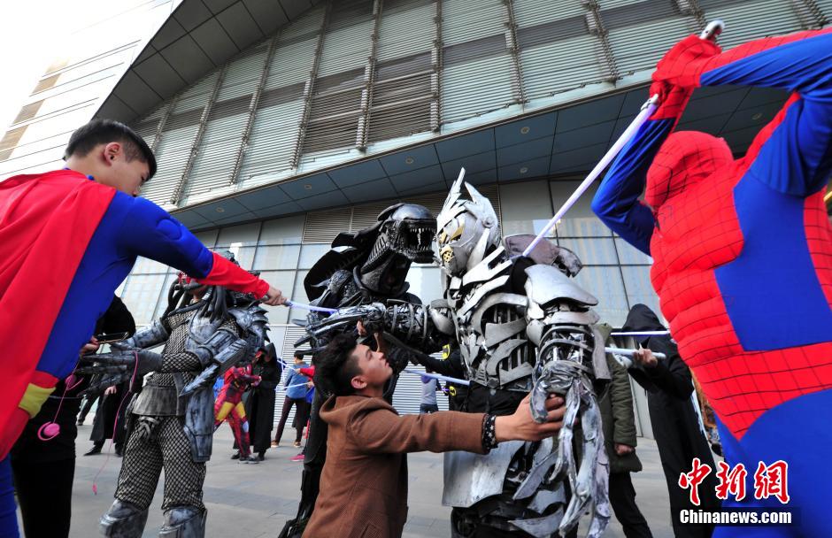 “復(fù)仇者聯(lián)盟”與人類(lèi)共戰(zhàn)“異形”霧霾軍團(tuán)