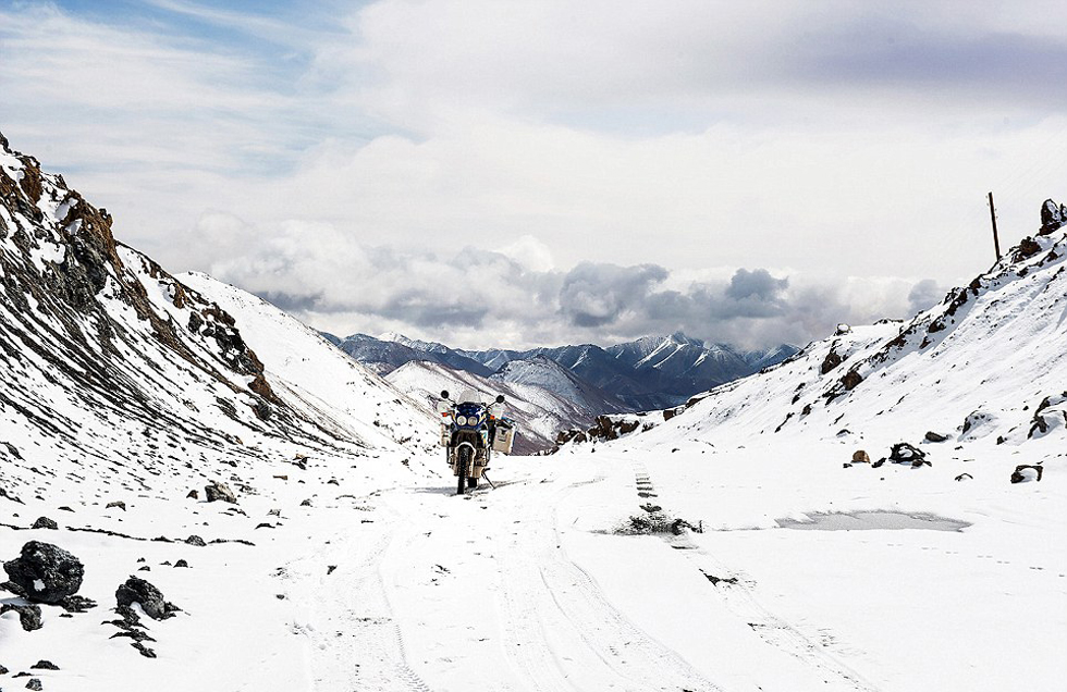 圖為塔吉克斯坦4600米高的山峰上。（網(wǎng)頁(yè)截圖）