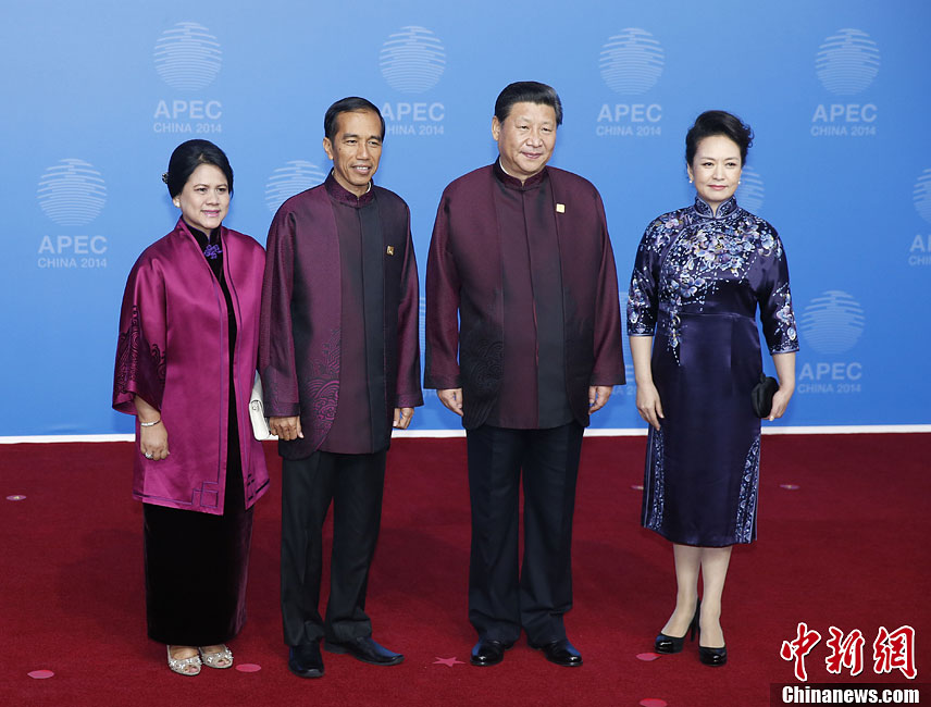 圖為習近平夫婦歡迎印度尼西亞總統(tǒng)佐科·維多多。中新社發(fā) 杜洋 攝