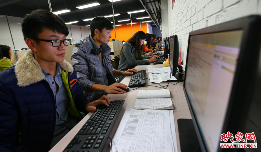 從凌點(diǎn)開(kāi)始，最忙碌的就要數(shù)這些客服人員