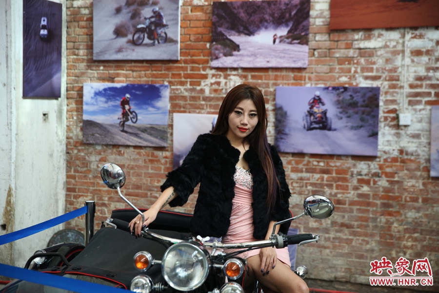 姐是車模，賽車的車。