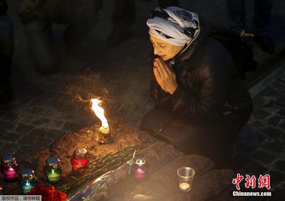 當(dāng)?shù)貢r間2014年11月22日，烏克蘭基輔，民眾舉行儀式紀(jì)念1932-1933烏克蘭大饑荒81周年