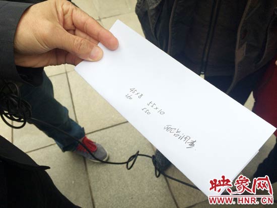 經(jīng)過初步測量，河南省人民會堂主樓的違法廣告牌面積為910平米。