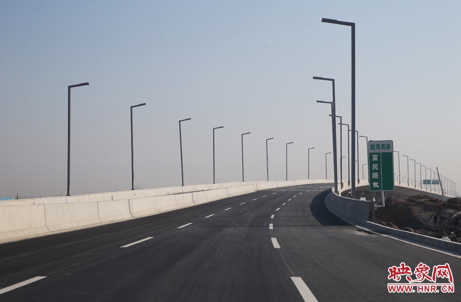 從新田路進入隴海高架入口。