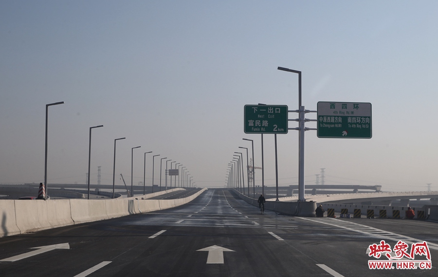 隴海高架往富民路方向和西四環(huán)出口。