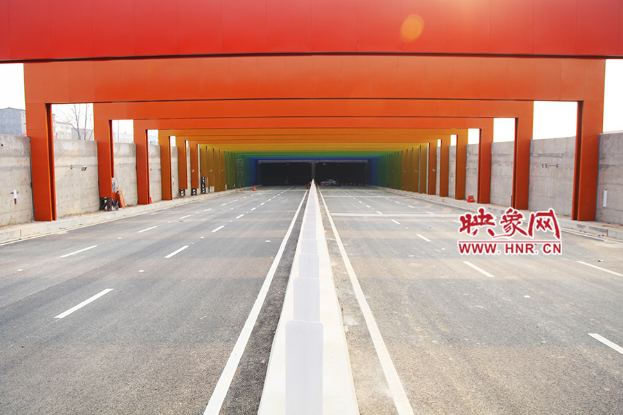 記者駕車(chē)體驗(yàn)。