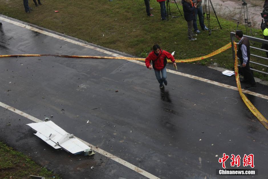 臺灣復(fù)興航空一架班機(jī)墜河
