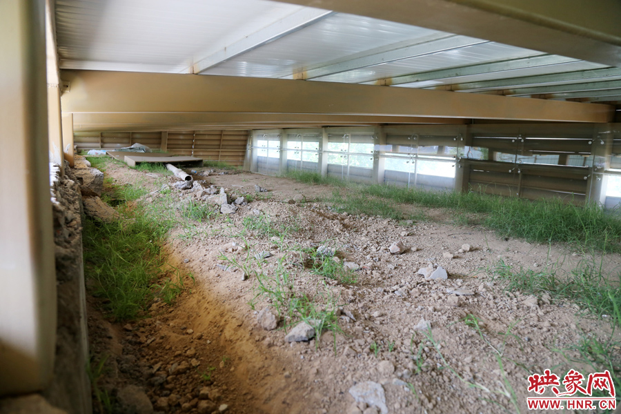 東側(cè)保護(hù)殼內(nèi)景。