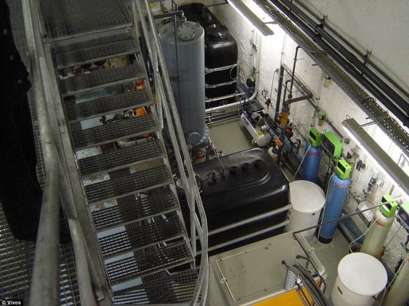 圖為堡壘內(nèi)的儲水和發(fā)電系統(tǒng)，同時(shí)還配備溫度調(diào)節(jié)與通風(fēng)設(shè)備。