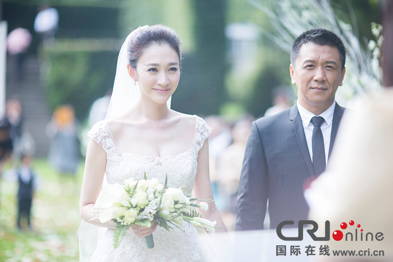 李小冉比利時(shí)辦婚禮 朱丹、鐘欣潼、應(yīng)采兒做伴娘