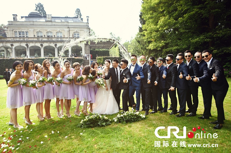李小冉比利時(shí)辦婚禮 朱丹、鐘欣潼、應(yīng)采兒做伴娘