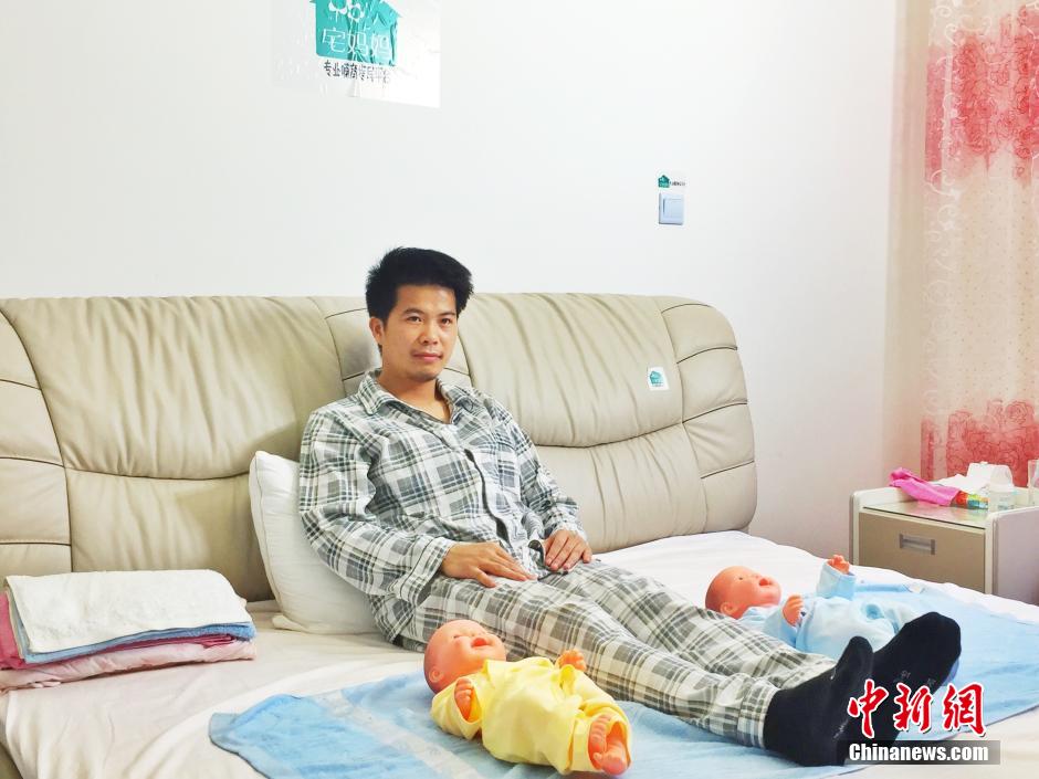 三男子上海坐月子 體驗(yàn)女性產(chǎn)后生活