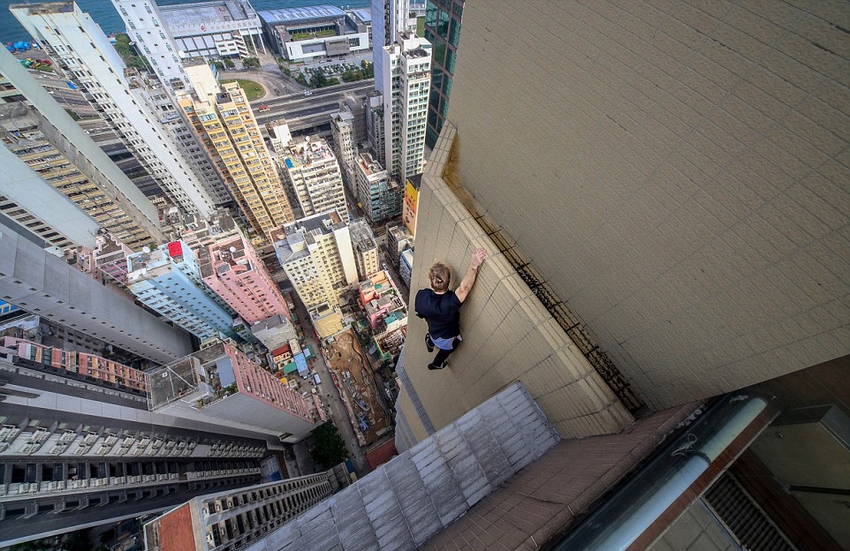 恐高癥慎入！俄羅斯小伙高空跑酷炫特技驚險萬分