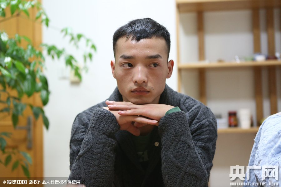 網(wǎng)絡(luò)紅人葉良辰現(xiàn)身浙江臺(tái)州，接受記者的專訪。