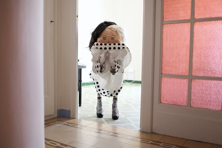 奇葩攝影師拍攝“新生物”:后背畫臉 奇葩攝影師拍攝“新生物”:后背畫臉