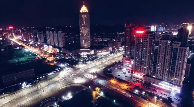 情人節(jié)最溫暖告白！84歲老人包下整樓示愛(ài)老伴