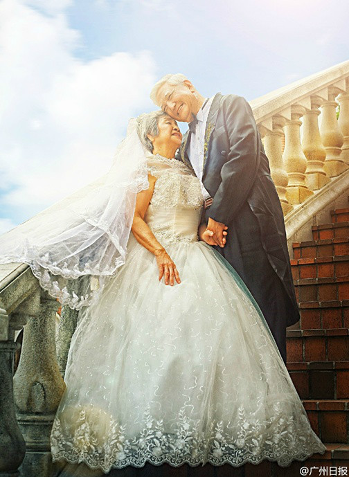 為愛圓夢！八旬老人帶老伴拍攝童話式夢幻婚紗照(圖)