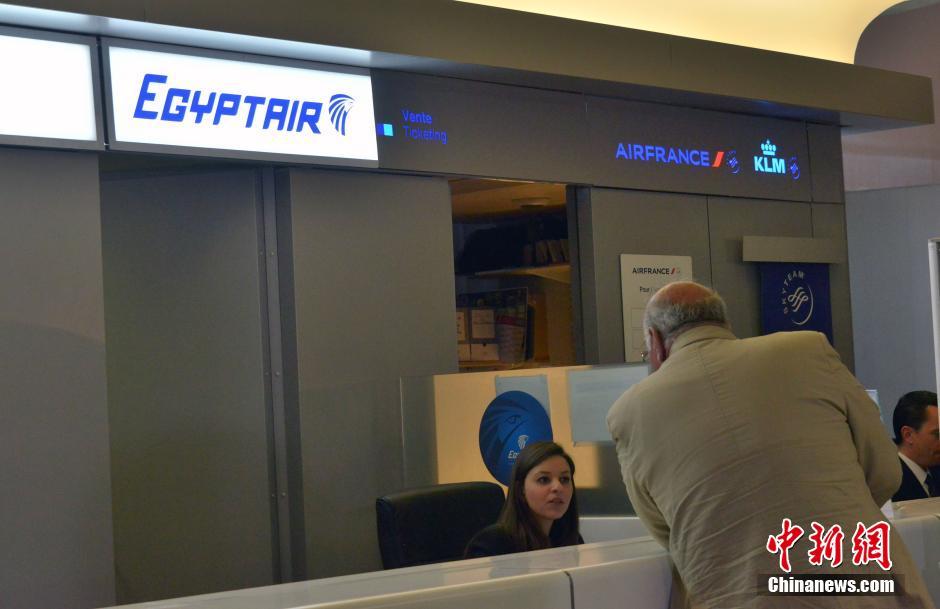 載66人埃航失聯(lián)客機(jī)墜毀 同線(xiàn)航班當(dāng)晚照常起飛