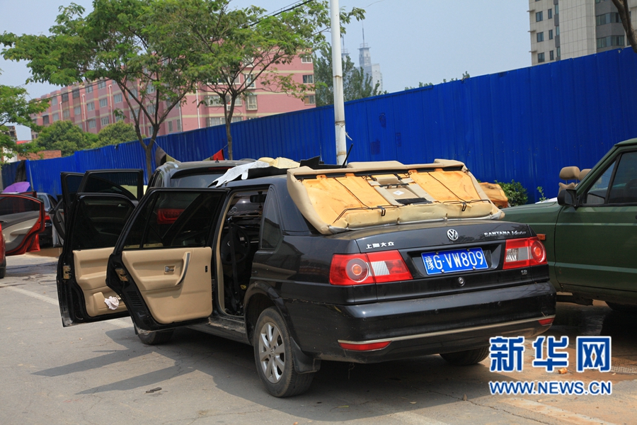 大雨過后艷陽(yáng)天  新鄉(xiāng)車主晾曬忙