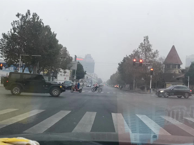 限行第一天！鄭州的早高峰是這個(gè)樣子的