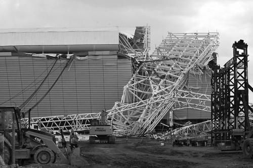 圣保羅市伊塔蓋拉球場坍塌現(xiàn)場。 圣保羅市伊塔蓋拉球場坍塌現(xiàn)場。