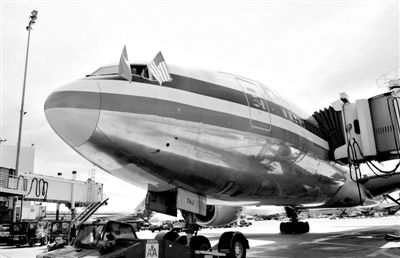 2011年4月5日，美國航空公司為洛杉磯至上海首條直飛航線的開通舉行剪彩儀式。目前，美國航空、美國聯(lián)合航空和達美航空已經(jīng)向中國提交了飛行計劃。