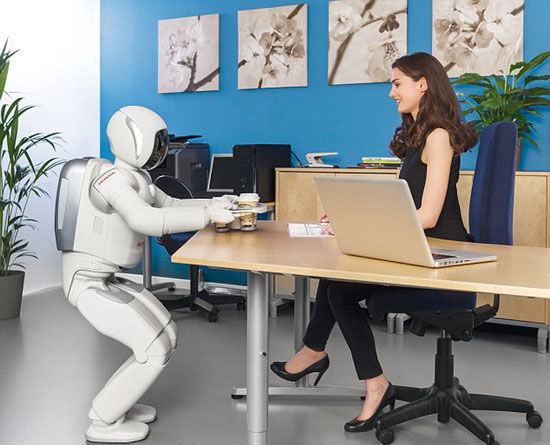 日本研發(fā)新一代服務(wù)機器人 可開瓶倒酒講外語