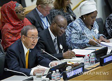 為應(yīng)對埃博拉疫情，秘書長潘基文主持召開高級別會議。