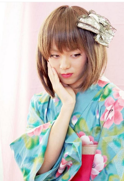 日本男子學校舉辦“?；ā贝筚?參賽者須男扮女裝