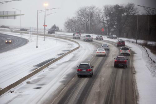 特大暴風(fēng)雪襲擊美國東北部，多州進入緊急狀態(tài)。