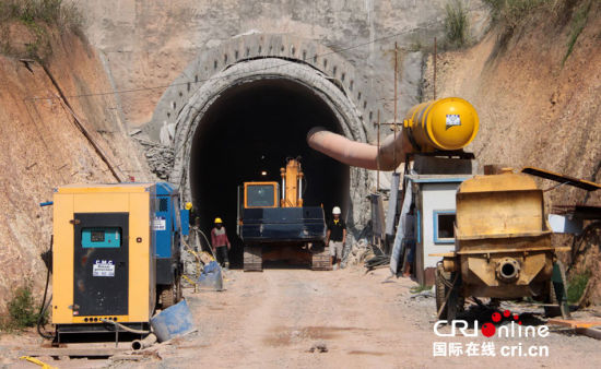 斯里蘭卡南部鐵路項目隧道施工現(xiàn)場。(攝影：孫洋)