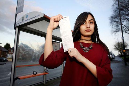 事發(fā)當(dāng)時(shí)薩迪克并未帶任何身份證件，無法證實(shí)自己真的只有15歲，百口莫辯的她，最后只好在全車乘客的注目下被趕下車和罰款，被迫走路回家。