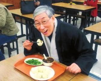 吳頌今到慶豐包子鋪找靈感。